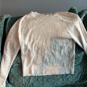 Light Gray Long Sleeve Sweater lo